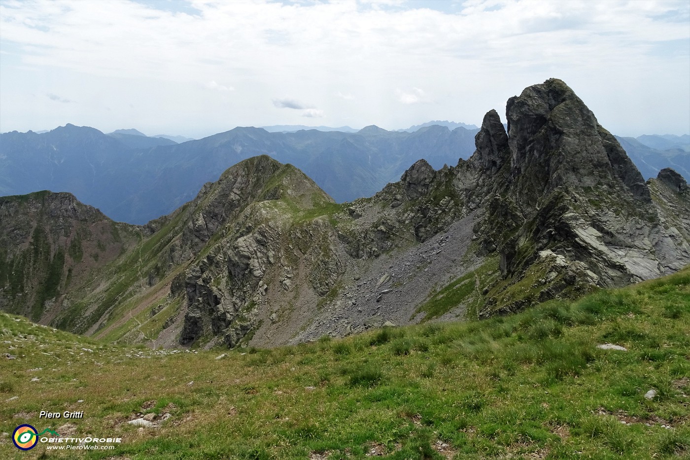 59 Da dx Valletto (2371 m), Tri Bortoi (2309 m), Bocchetta Triomen.JPG -                                